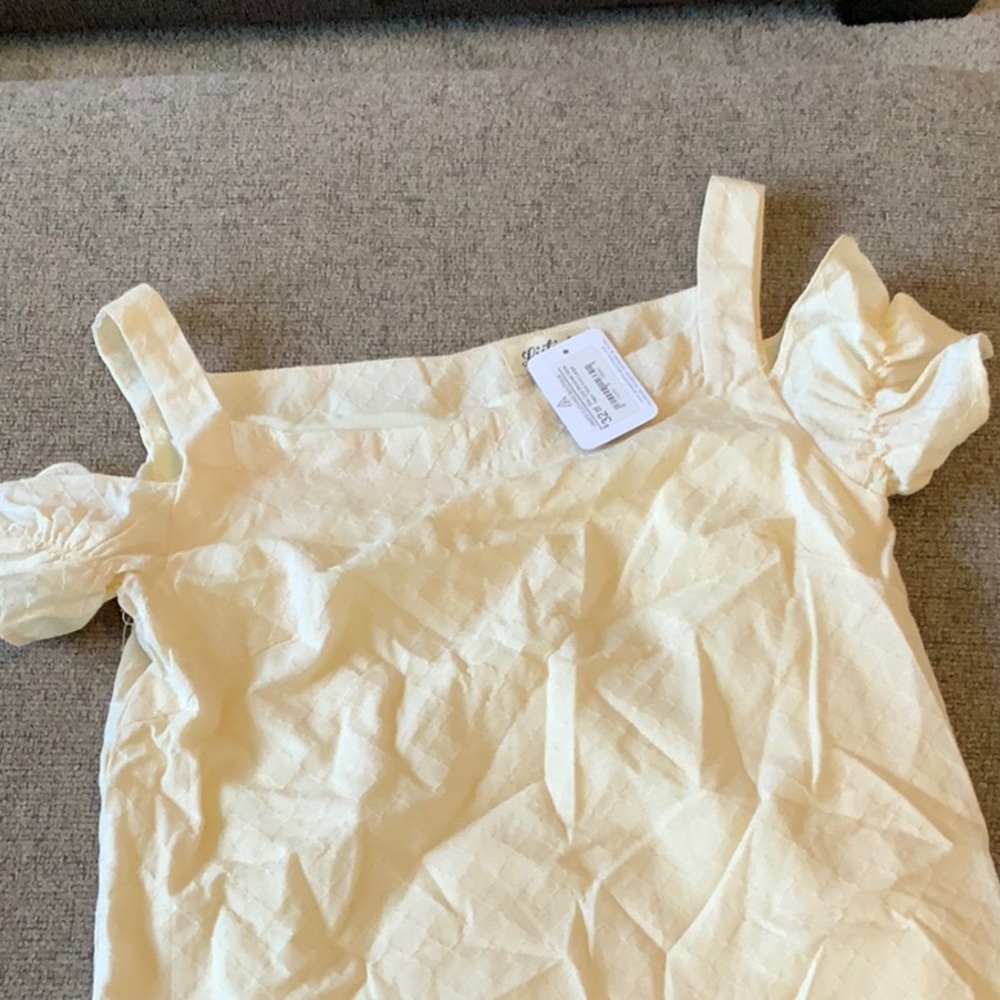 Brand new cute cream colored top